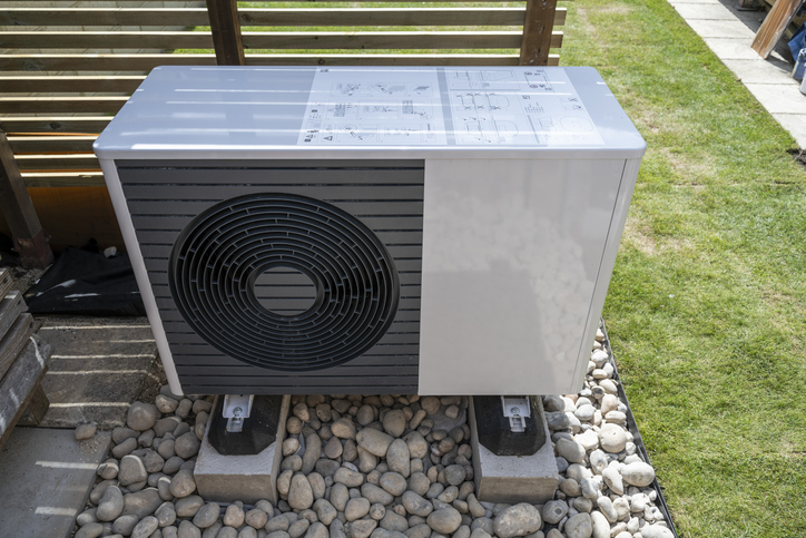 How Heat Pumps Can Work with Solar Panels for Maximum Savings