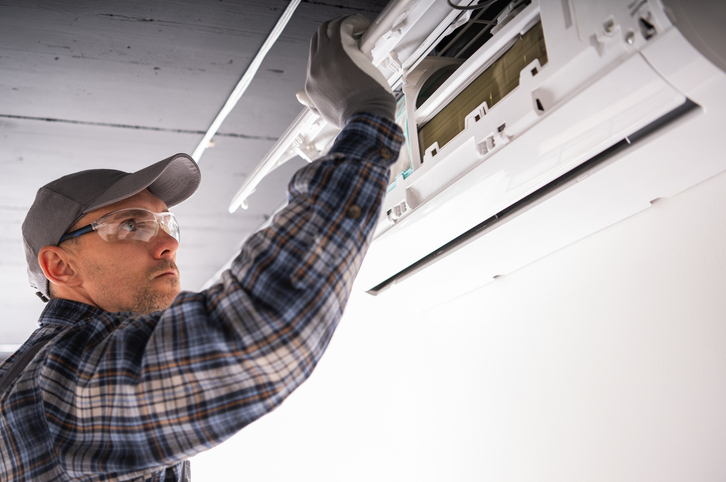 Common Mistakes to Avoid During Ductless AC Replacement Projects