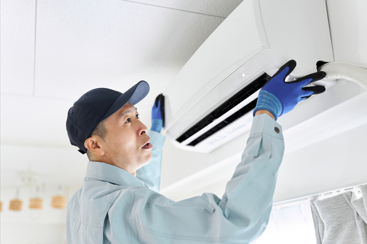 How AC Replacement Can Reduce Carbon Footprint and Energy Waste
