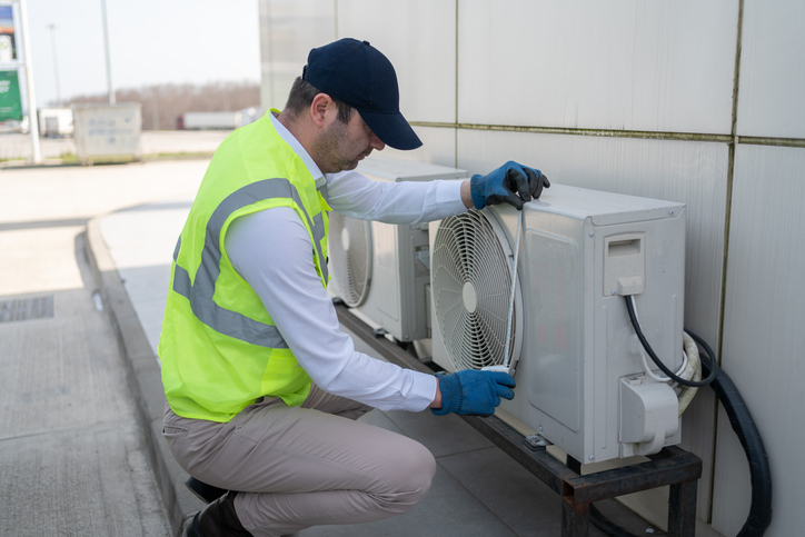 Why Seasonal Commercial AC Services Are Crucial for Peak Efficiency